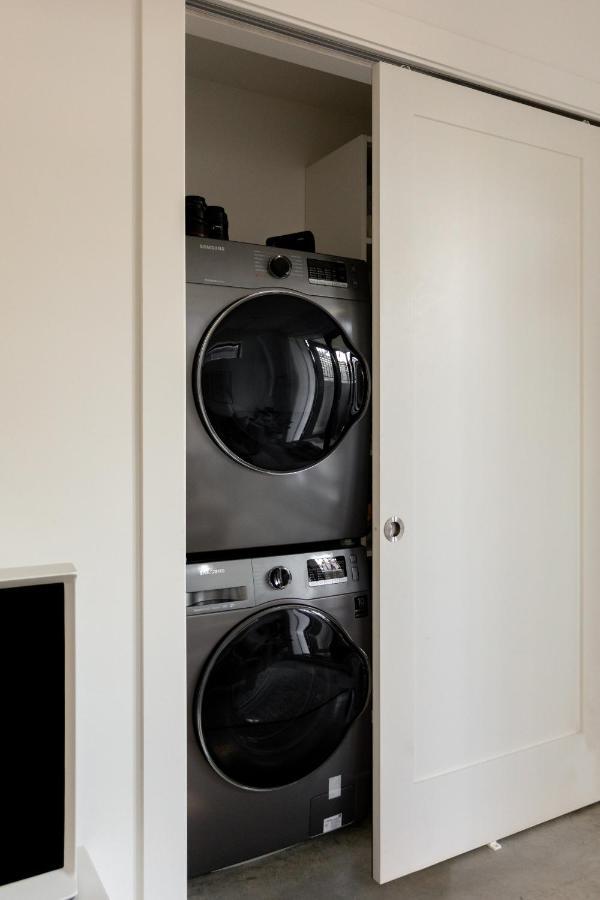 Welcome To Kinn Apartment - Lovely One Bedroom Vancouver Exterior photo